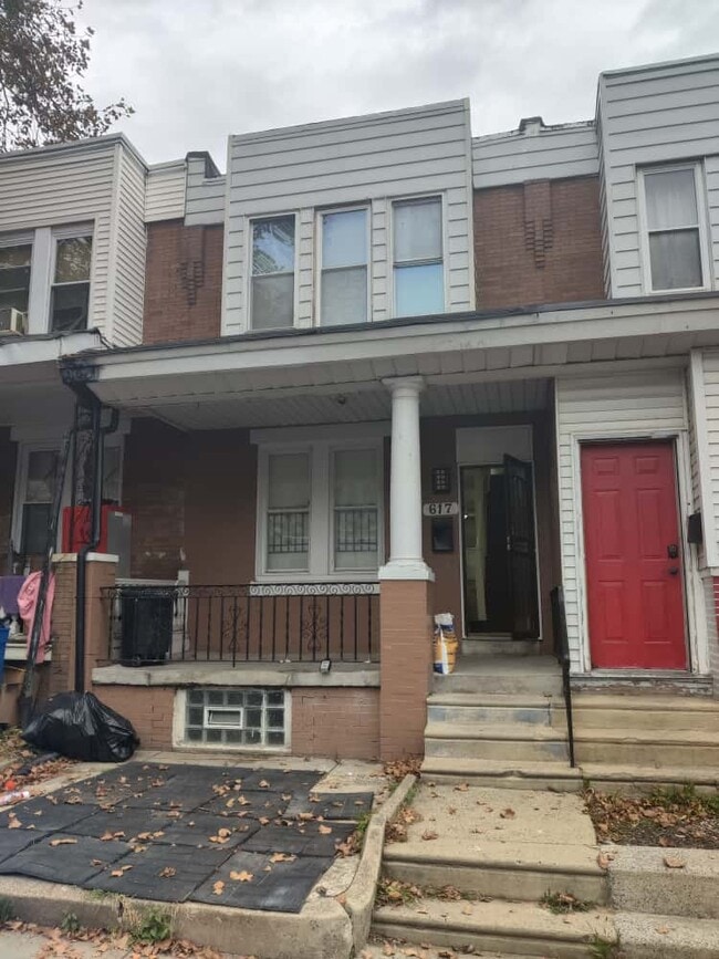 Photo - 617 E Hilton St House