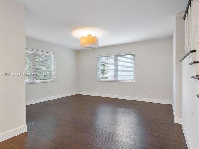 Foto del edificio - 5517 Sardinia St