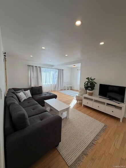 Foto del edificio - 36-26 192nd St