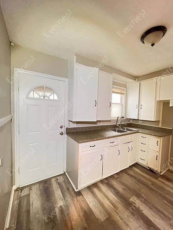 Foto del edificio - 3748 Douglas Rd