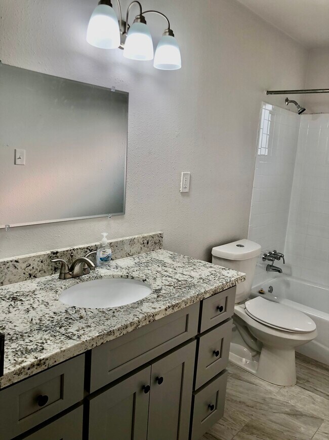 Foto del edificio - 3649 Meadowdale Dr