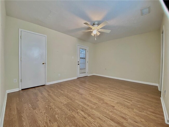 Foto del edificio - 2498 Hidden Cove Ct