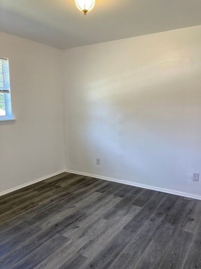 Building Photo - Renovated Tonwhome in Marshville!