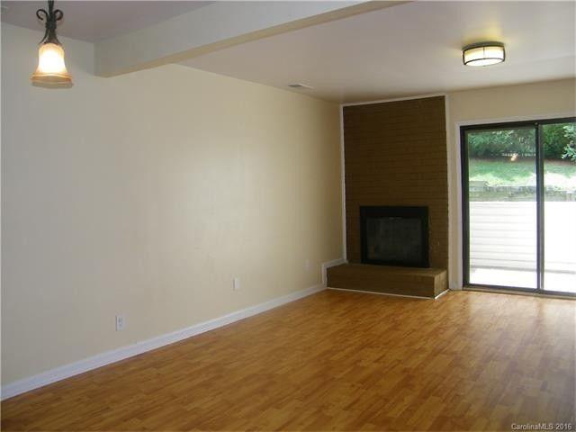 Foto del edificio - 11029 Carmel Crossing Rd