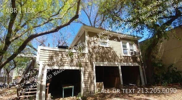 Primary Photo - 415 W Mistletoe Ave