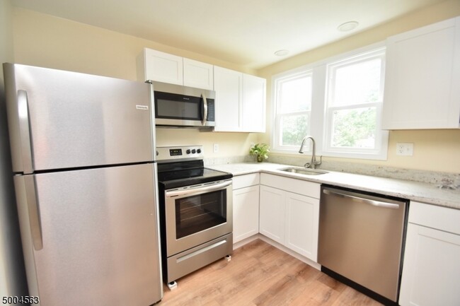 Foto del edificio - 5528 Berkshire Valley Rd