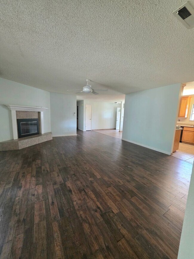 Foto del edificio - 4BR/3BA with PRIVATE IN-LAW SUITE / SECOND LIVING SET-UP