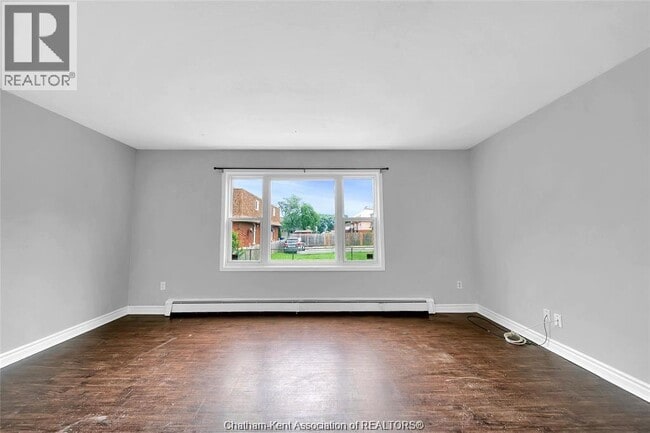 Building Photo - 40 Beechwood Crescent