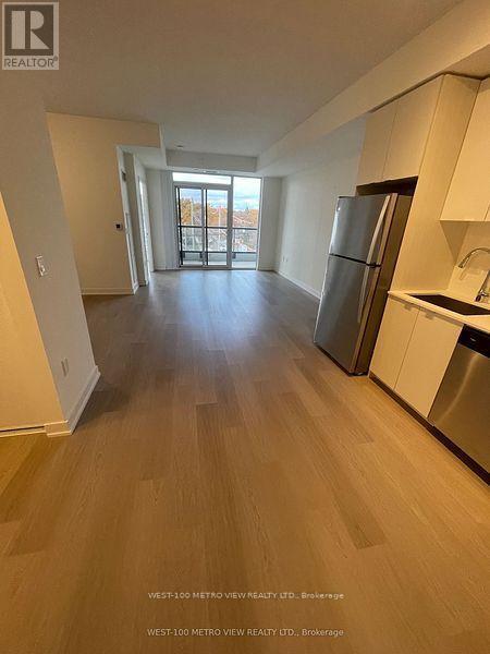 Photo du bâtiment - 859 The Queensway