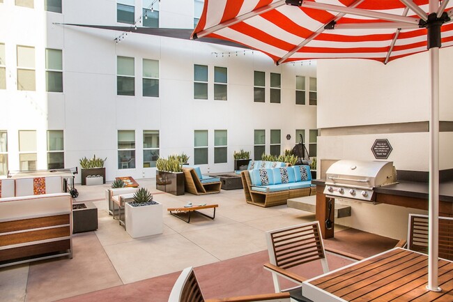 Patio al aire libre | The Mix at CTR City | Apartamentos en Anaheim, CA - The Mix at CTR City