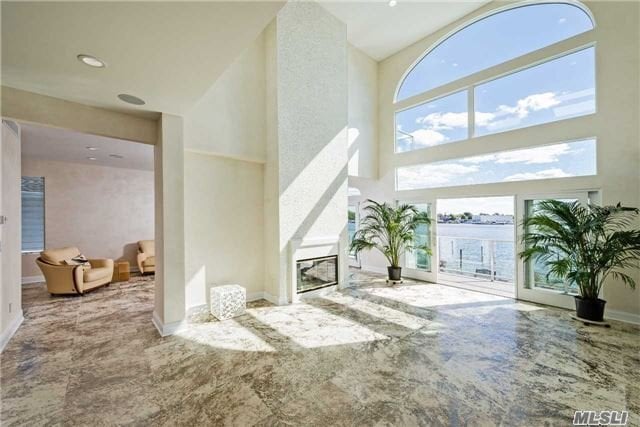 Building Photo - 2971 Shore Dr