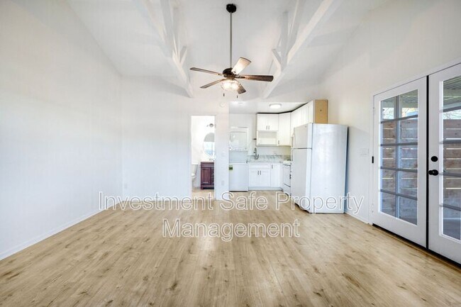 Building Photo - 2707 Robertson St