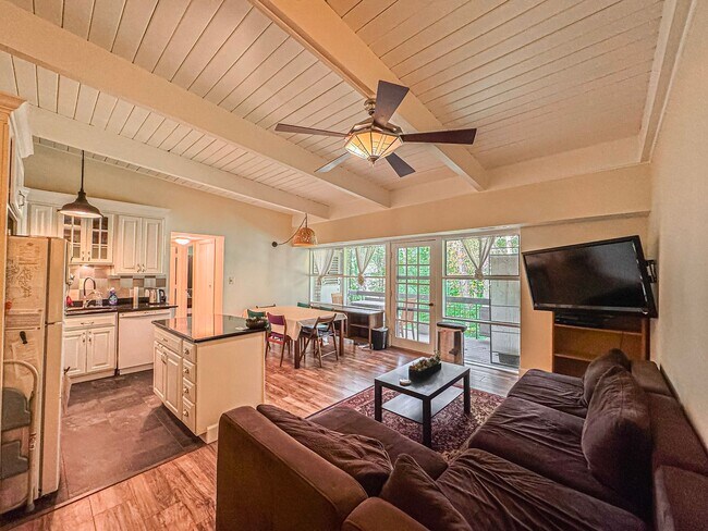 Foto del edificio - Relaxing Fully-Furnished 2 Bed 1 Bath Condo With Balcony In Beautiful Heritage Woods