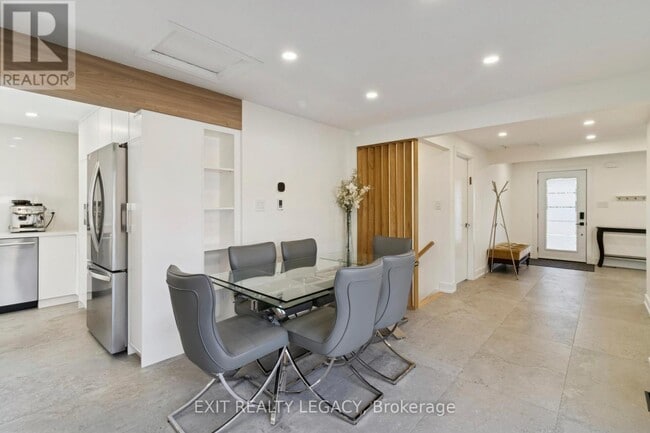 Building Photo - 4 Oak Ct