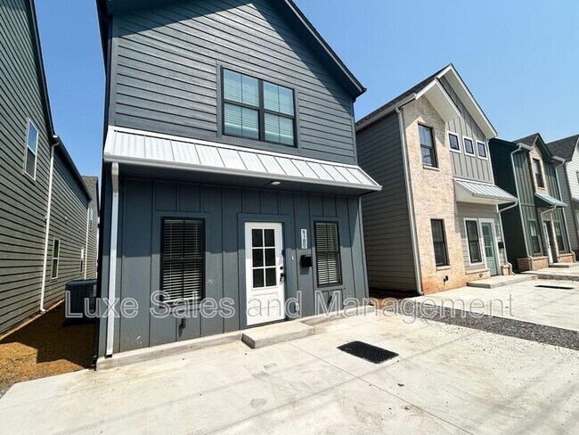 Building Photo - 610 W 2nd St