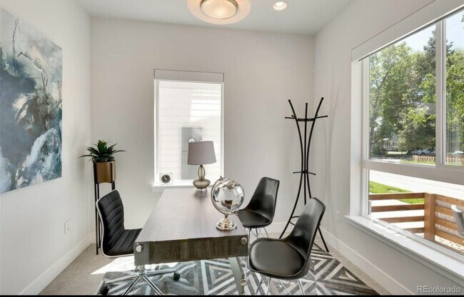 Ground floor office - 1075 Chase St