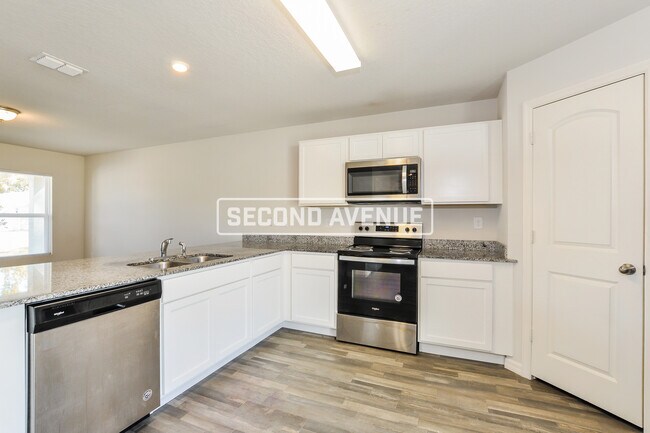 Foto del edificio - 41 Raemoor Dr