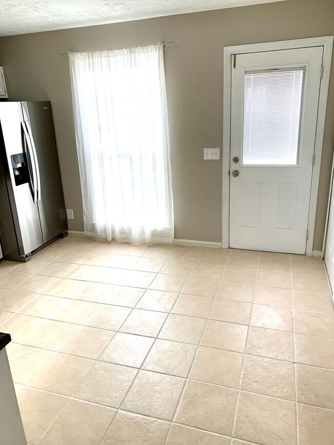 Building Photo - Gorgeous 2 Bed, 1.5 Bath Condo Available A...