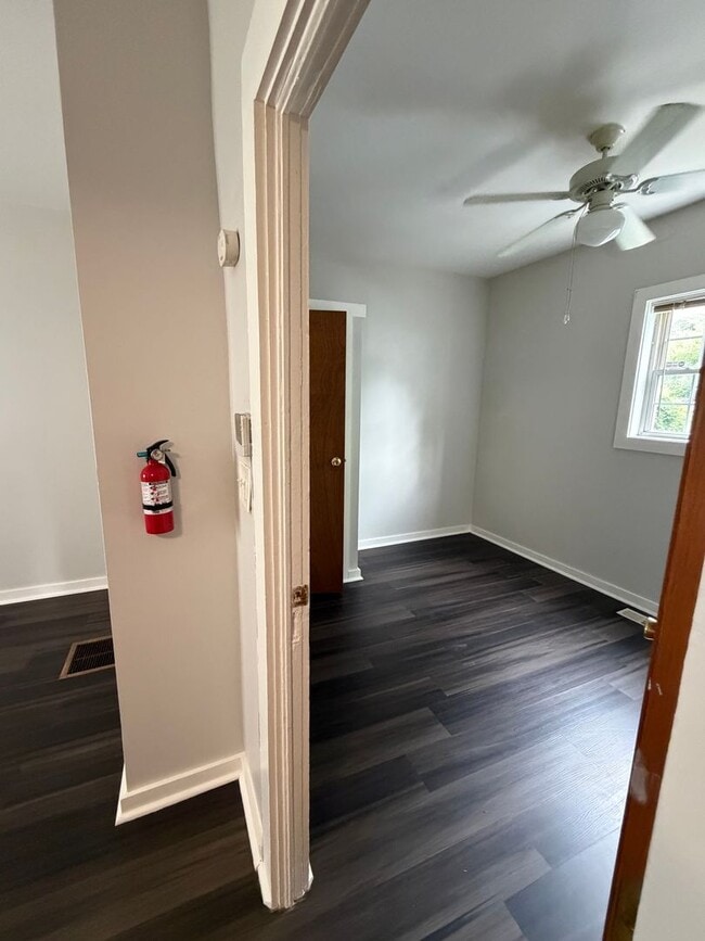 Building Photo - 68 Oakwood Ave