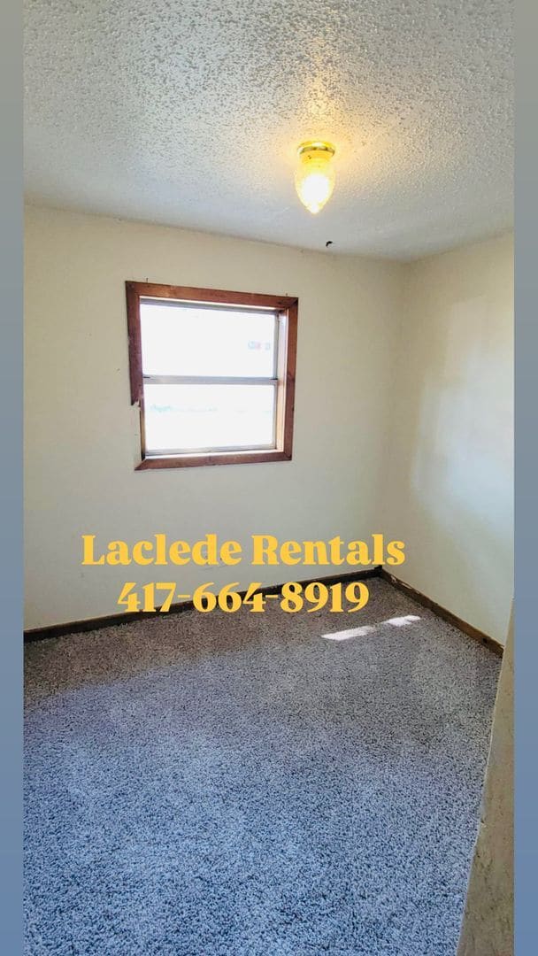 Building Photo - 3 bedroom 1 bathroom mobile home for rent