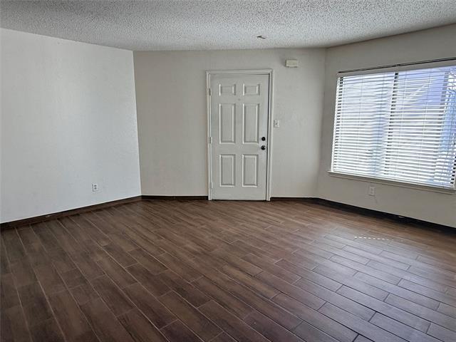 Building Photo - 2300 Bamboo Dr