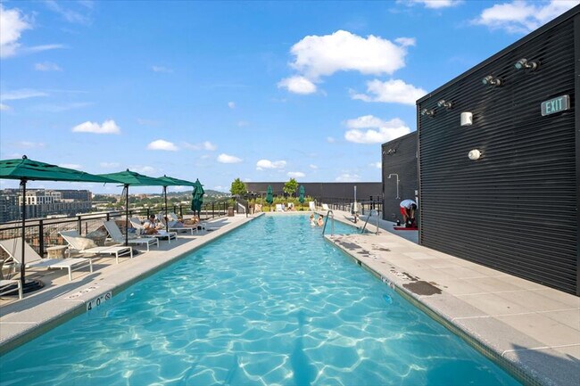 Foto del edificio - 1051 First Street Northeast-GO ID1040218P