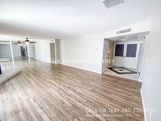 Building Photo - 1519 E Laguna Dr