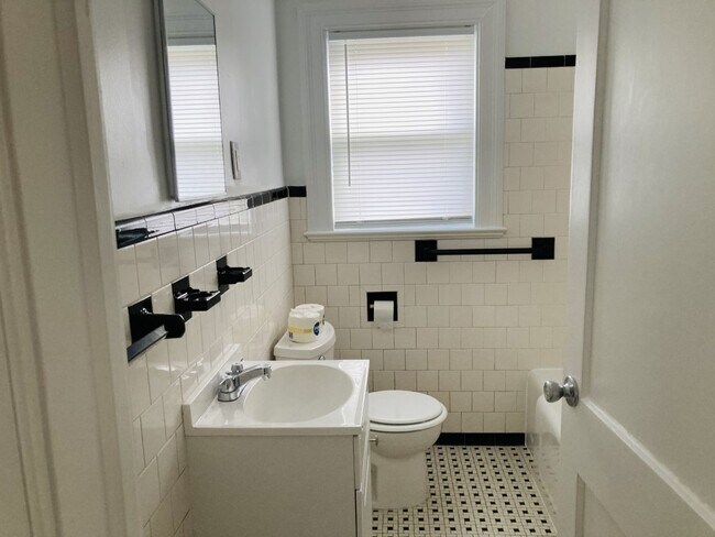 Foto del edificio - 1012 W Lenoir Ave