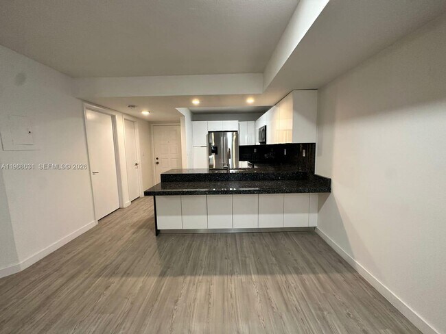 Foto del edificio - 4640 NW 102nd Ave