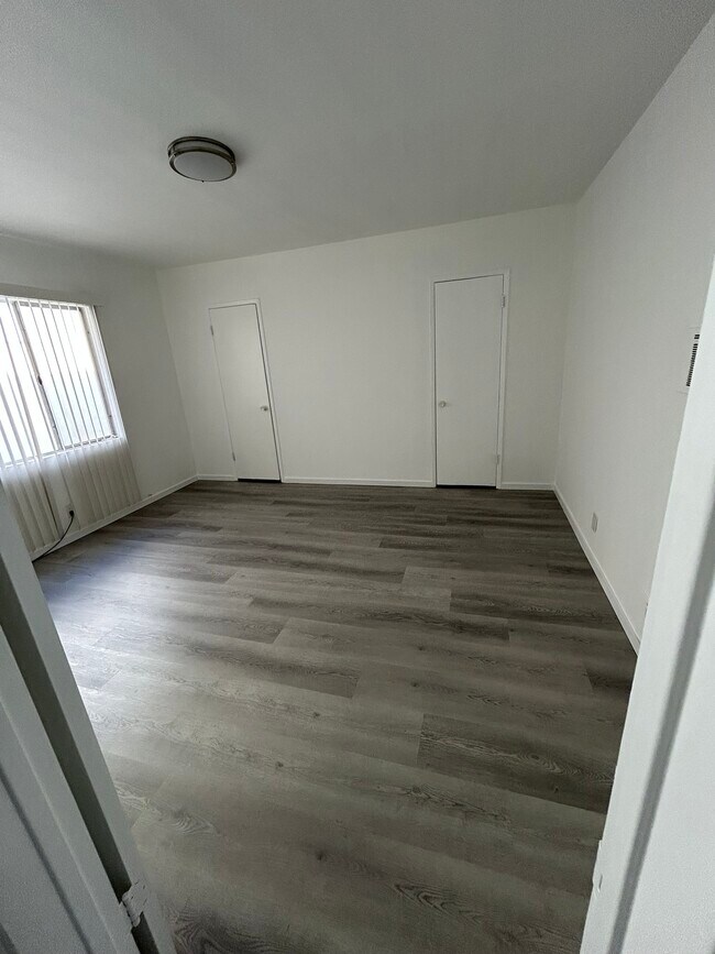 Foto del edificio - 1010 N Stanley Ave