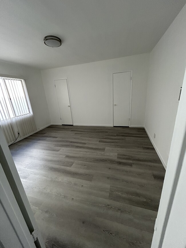 Building Photo - 1010 N Stanley Ave