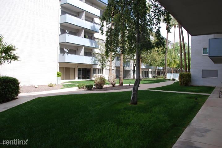 Primary Photo - 351 E Thomas Rd