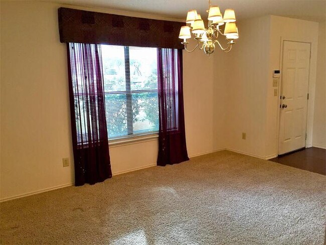 Foto del edificio - 319 Clover Creek