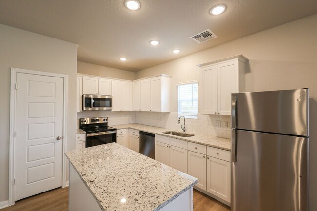 Foto del edificio - Modern 3 Bed 2.5 Bath Townhouse Near La Cantera & UTSA
