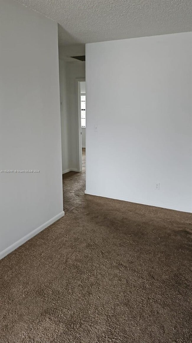 Building Photo - 1389 White Pine Dr