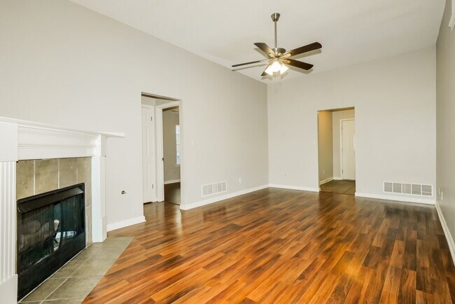 Building Photo - 7631 Tally Ho Dr E