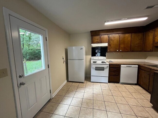 Building Photo - 805 Sandpiper Dr