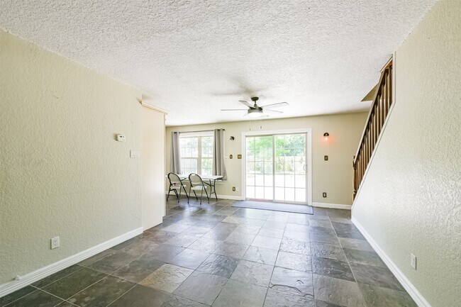 Foto del edificio - 201 Meadowlawn St