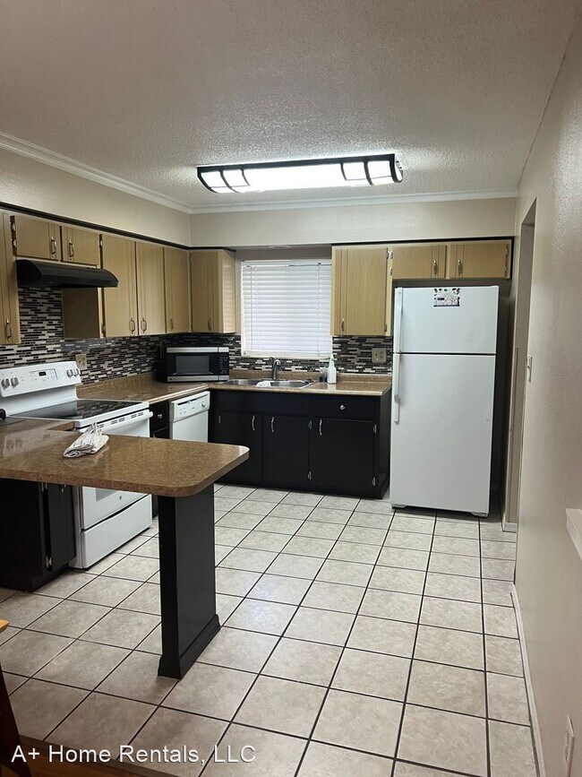 Building Photo - 3 br, 2.5 bath House - 2777 N. Poinciana B...