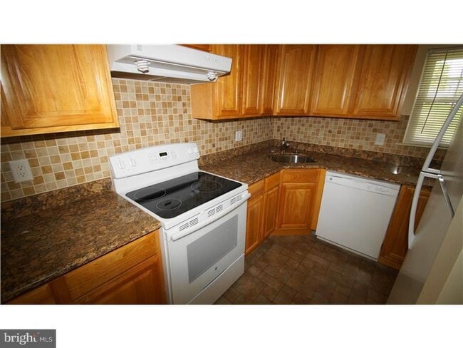 Building Photo - 1701 Bennett Pl