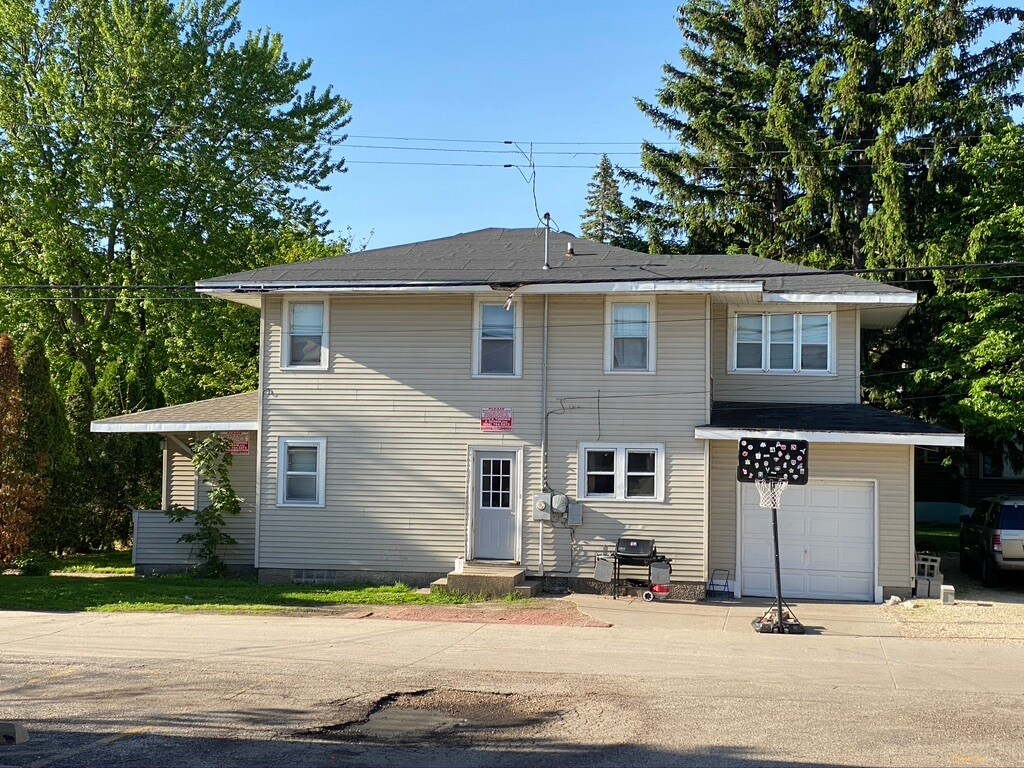 Attached Garage - 115 19th St N