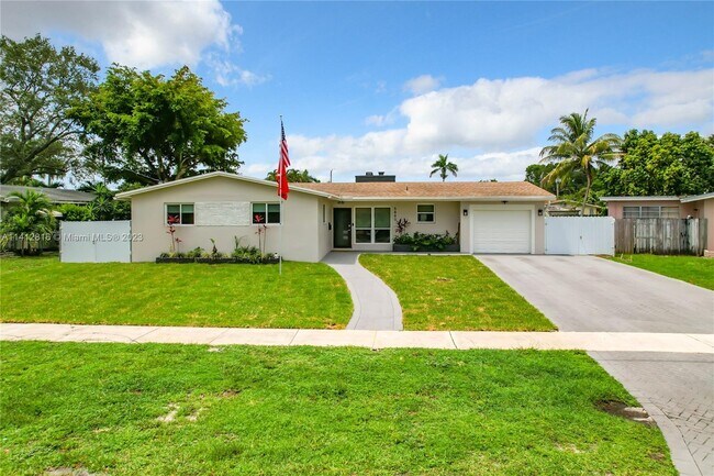 Foto del edificio - 5880 SW 13th St