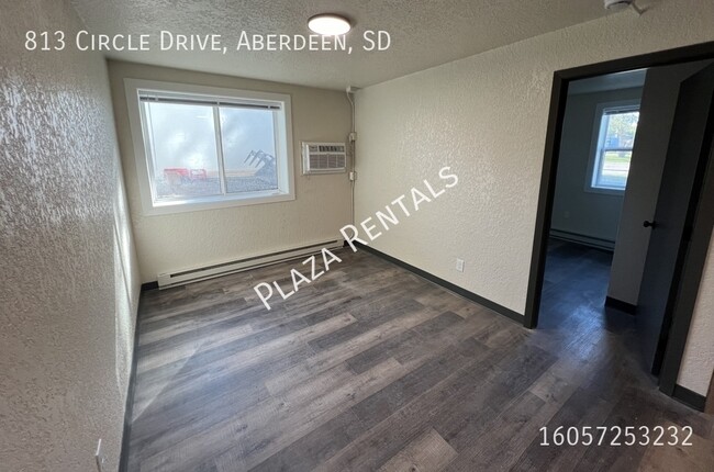 Building Photo - 1019 N 2nd St