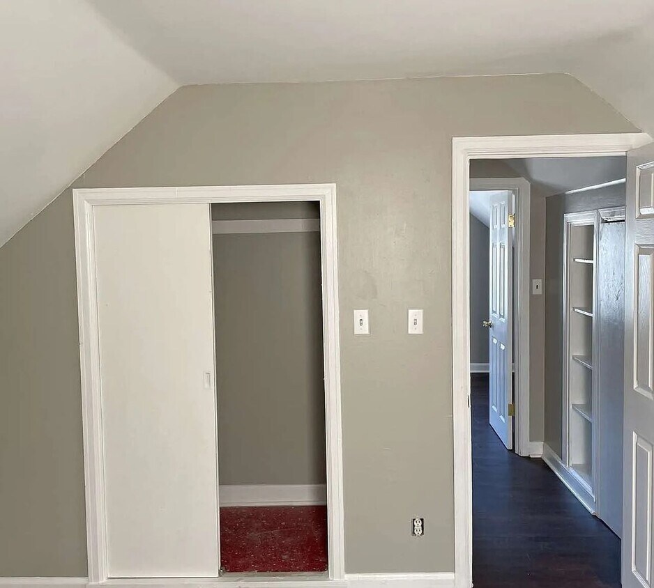 Foto principal - Cozy 4 bedroom, 1 bathroom Cape cod.