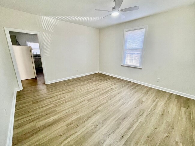 Building Photo - Adorable 2 bedroom, 1 bath duplex | Located in Gastonia