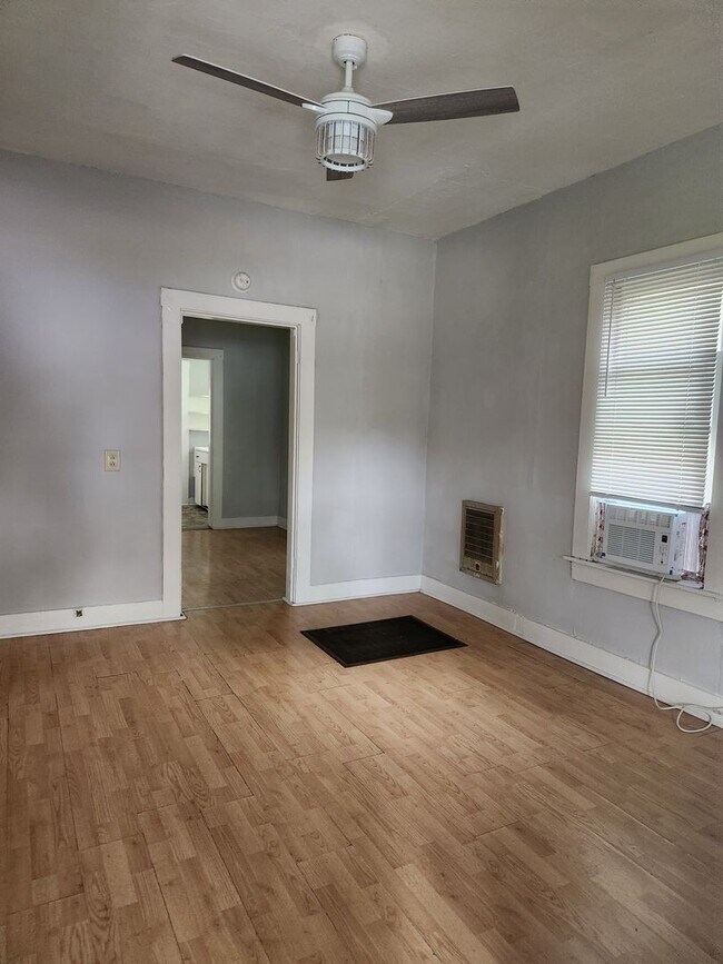 Foto del edificio - 103 E Cherry St