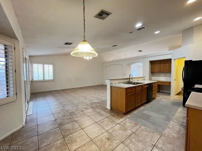 Building Photo - 5808 Spinnaker Reach Ave