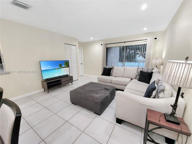 Foto del edificio - 15701 SW 137th Ave