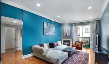 Building Photo - 850 N Hudson Ave