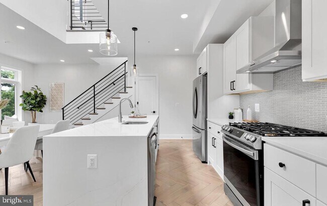 Foto del edificio - 4315 Harrison St NW